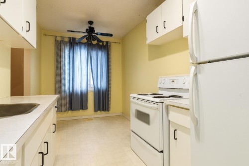 224 Callingwood Two Two, Edmonton, AB - Indoor Photo Showing Kitchen