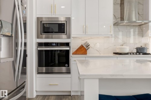 6456 King Wynd, Edmonton, AB - Indoor Photo Showing Kitchen With Upgraded Kitchen