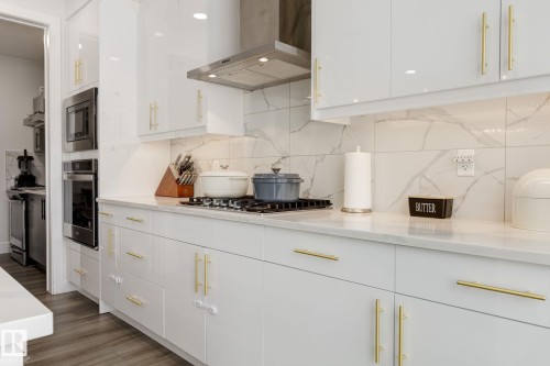 6456 King Wynd, Edmonton, AB - Indoor Photo Showing Kitchen