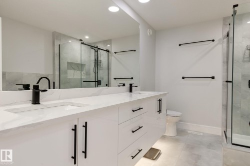 6456 King Wynd, Edmonton, AB - Indoor Photo Showing Bathroom