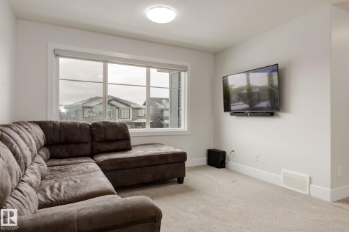 6456 King Wynd, Edmonton, AB - Indoor Photo Showing Living Room
