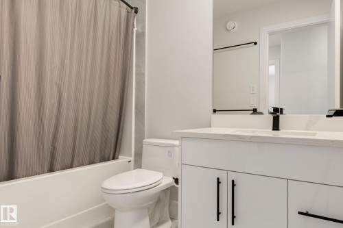 6456 King Wynd, Edmonton, AB - Indoor Photo Showing Bathroom