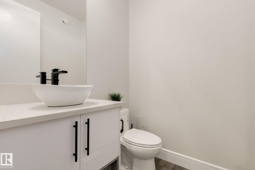 6456 King Wynd, Edmonton, AB - Indoor Photo Showing Bathroom