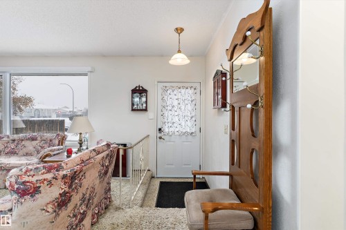 16016 102 Street, Edmonton, AB - Indoor