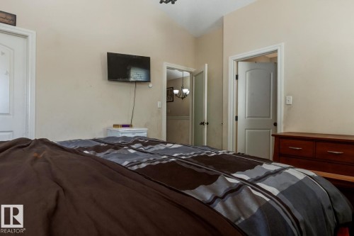 3039 14 Avenue, Edmonton, AB - Indoor Photo Showing Bedroom