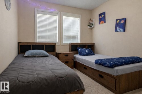 3039 14 Avenue, Edmonton, AB - Indoor Photo Showing Bedroom