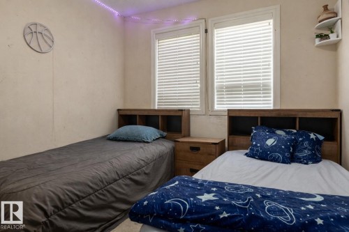 3039 14 Avenue, Edmonton, AB - Indoor Photo Showing Bedroom