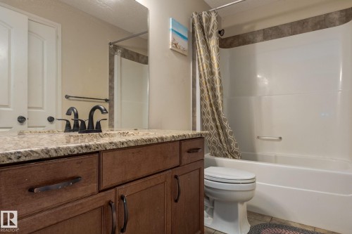 3039 14 Avenue, Edmonton, AB - Indoor Photo Showing Bathroom