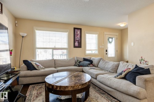 3039 14 Avenue, Edmonton, AB - Indoor Photo Showing Living Room