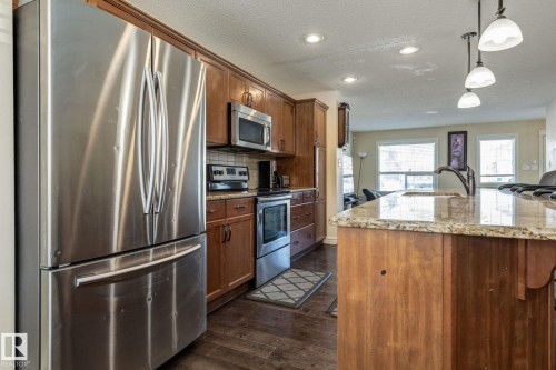 3039 14 Avenue, Edmonton, AB - Indoor Photo Showing Kitchen