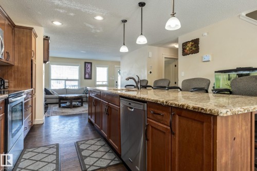 3039 14 Avenue, Edmonton, AB - Indoor Photo Showing Kitchen With Upgraded Kitchen