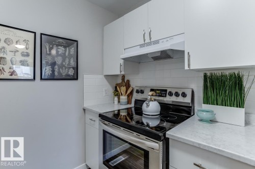 7032 Mill Woods Road S, Edmonton, AB - Indoor Photo Showing Kitchen