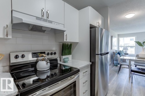7032 Mill Woods Road S, Edmonton, AB - Indoor Photo Showing Kitchen With Stainless Steel Kitchen