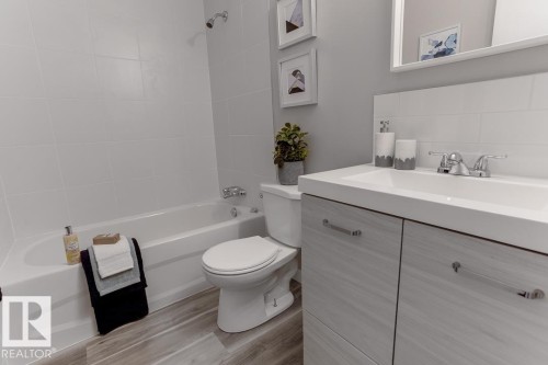 7032 Mill Woods Road S, Edmonton, AB - Indoor Photo Showing Bathroom
