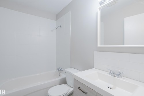 7032 Mill Woods Road S, Edmonton, AB - Indoor Photo Showing Bathroom