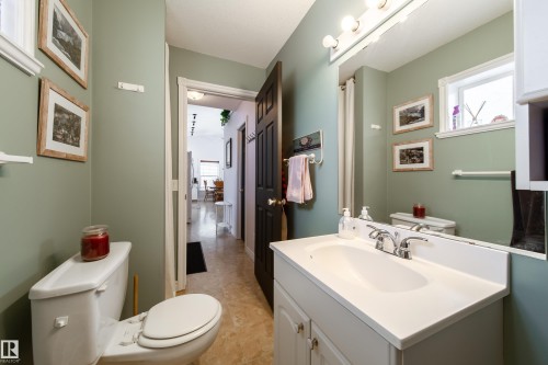 5319 51 Avenue, Rural Lac Ste. Anne County, AB - Indoor Photo Showing Bathroom