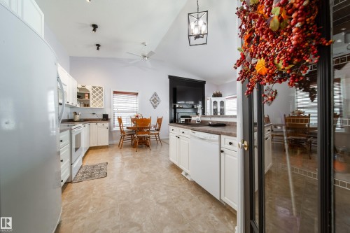 5319 51 Avenue, Rural Lac Ste. Anne County, AB - Indoor Photo Showing Kitchen