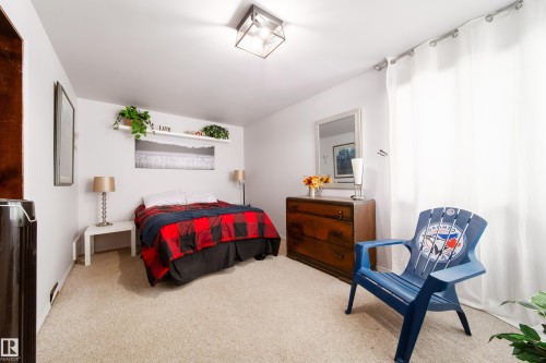5319 51 Avenue, Rural Lac Ste. Anne County, AB - Indoor Photo Showing Bedroom