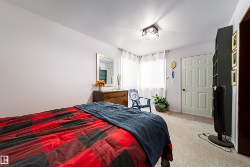 5319 51 Avenue, Rural Lac Ste. Anne County, AB - Indoor Photo Showing Bedroom