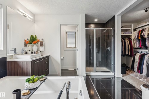 3112 Allan Landing Landing, Edmonton, AB - Indoor Photo Showing Bathroom