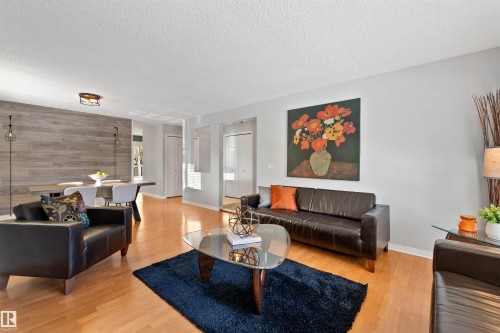 40 Windsor Crescent, St. Albert, AB - Indoor Photo Showing Living Room