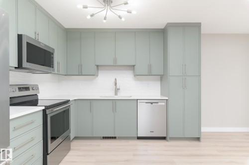 5 Brown Street, Stony Plain, AB - Indoor Photo Showing Kitchen With Upgraded Kitchen