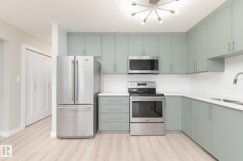 5 Brown Street, Stony Plain, AB - Indoor Photo Showing Kitchen