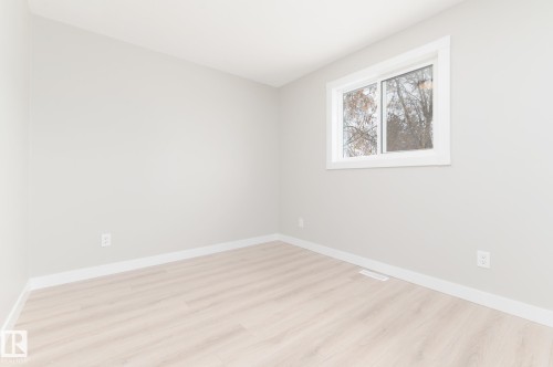 5 Brown Street, Stony Plain, AB - Indoor Photo Showing Other Room