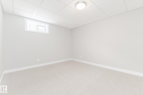 5 Brown Street, Stony Plain, AB - Indoor Photo Showing Other Room
