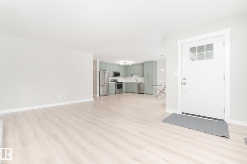 5 Brown Street, Stony Plain, AB - Indoor Photo Showing Other Room