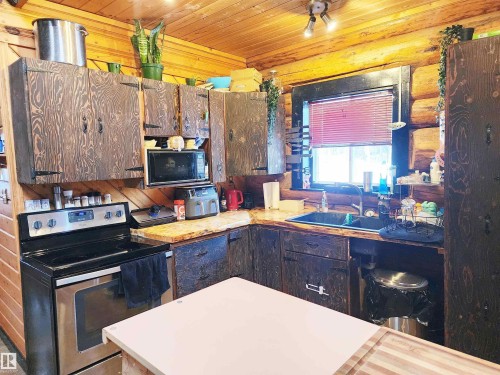37 61076 Twp Road 462 A, Rural Wetaskiwin County, AB - Indoor Photo Showing Kitchen With Double Sink