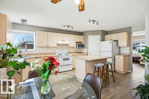 2 Heatherlands Way, Spruce Grove, AB - Indoor Photo Showing Kitchen