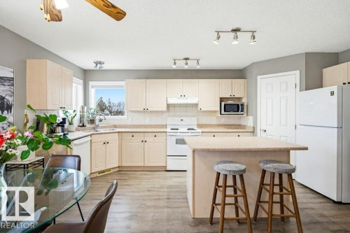 2 Heatherlands Way, Spruce Grove, AB - Indoor Photo Showing Kitchen