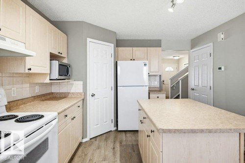 2 Heatherlands Way, Spruce Grove, AB - Indoor Photo Showing Kitchen