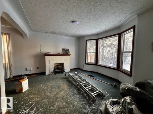 11439 80 Avenue, Edmonton, AB - Indoor With Fireplace