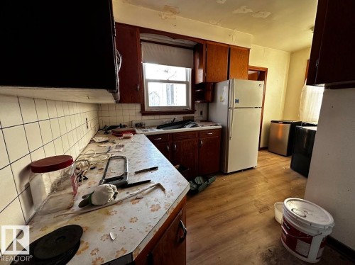 11439 80 Avenue, Edmonton, AB - Indoor Photo Showing Kitchen