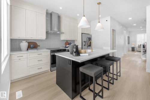 2192 Muckleplum Crescent, Edmonton, AB - Indoor Photo Showing Kitchen With Upgraded Kitchen