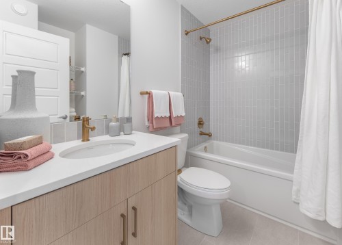 2192 Muckleplum Crescent, Edmonton, AB - Indoor Photo Showing Bathroom