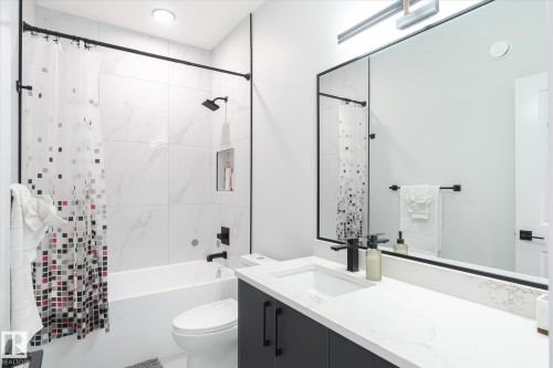 353 Roberts Wynd, Leduc, AB - Indoor Photo Showing Bathroom