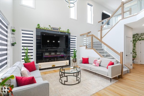 353 Roberts Wynd, Leduc, AB - Indoor Photo Showing Living Room