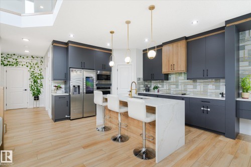 353 Roberts Wynd, Leduc, AB - Indoor Photo Showing Kitchen With Upgraded Kitchen