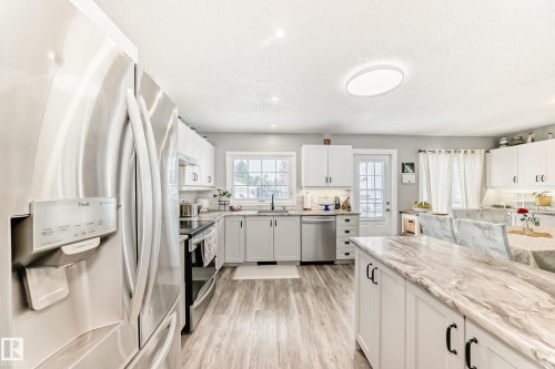 4315 89 Street, Edmonton, AB - Indoor Photo Showing Kitchen With Upgraded Kitchen