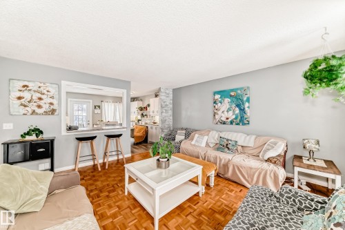 4315 89 Street, Edmonton, AB - Indoor Photo Showing Living Room