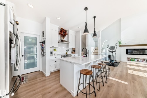 71 Jamison Crescent, St. Albert, AB - Indoor Photo Showing Kitchen With Upgraded Kitchen