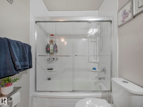 Full bathroom with toilet and enclosed tub / shower combo - 13271 47 Street, Edmonton, AB - Indoor Photo Showing Bathroom