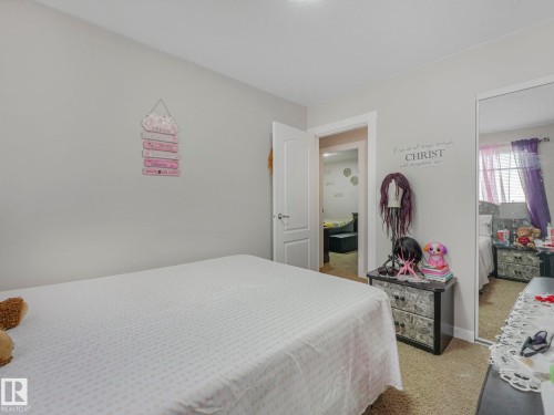 Bedroom featuring light colored carpet - 13271 47 Street, Edmonton, AB - Indoor Photo Showing Bedroom