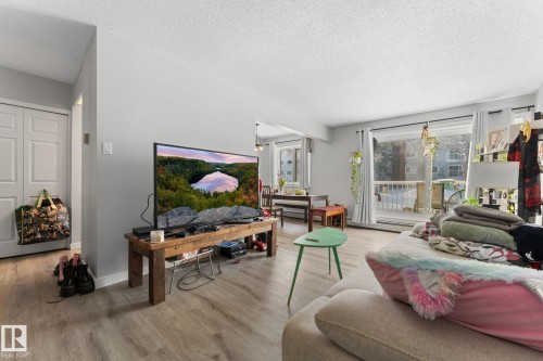10 11219 103A Avenue, Edmonton, AB - Indoor Photo Showing Living Room
