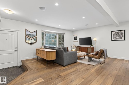 632 Wahstao Road, Edmonton, AB - Indoor