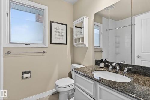 632 Wahstao Road, Edmonton, AB - Indoor Photo Showing Bathroom