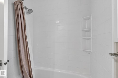 632 Wahstao Road, Edmonton, AB - Indoor Photo Showing Bathroom